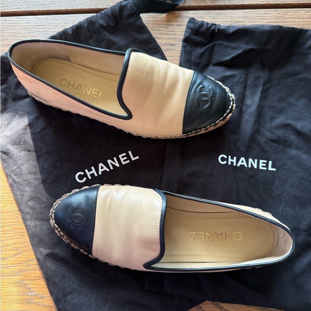 Chanel Lambskin Mocassin-Loafers